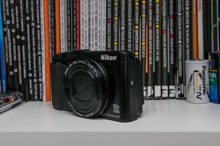 Nikon Coolpix S9900 (2).jpg